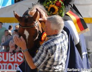 Proud and loving breeder Norbert Humpf pats Moses (by Metteur).