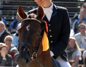 Ingrid Klimke & Damon Hill win the 6-yo qualifier