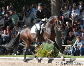 Ulf Möller and Sir Donnerhall score 9.5 for canter