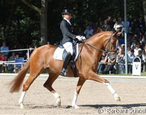 Dorothee Schneider on Donnelly (by Donnerruf)