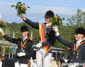 Pony podium: Louise Luttgen (silver), Lydia Camp (gold), Sanneke Rothenberger (bronze)