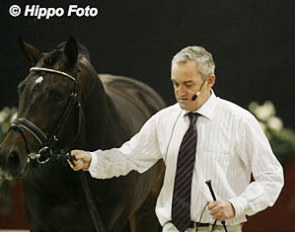 Dr. Andrew McLean working with Aachen at the 2006 Global Dressage Forum :: Photo © Dirk Caremans