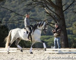 Cees Slings video taping Victor Alvarez on Cava Iles :: Photo © Mirjam Madiol