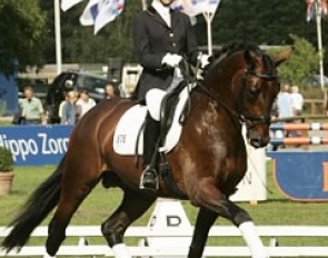 Majke van Grasstek and Santano win the 2006 Pavo Cup Finals :: Photo © Dirk Caremans