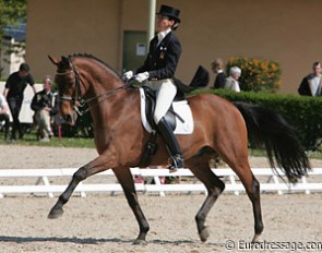 Beatriz Ferrer-Salat and Beauvalais at the 2006 CDIO Saumur :: Photo © Astrid Appels