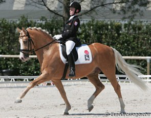 Sanneke's brother Sönke rode the 2005 European Pony Champion Deinhard B. A very promising combination for the future. Sönke is 11 years old (turning 12 later this year) and his pony will be 7. This makes them the youngest combination at Saumur.