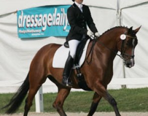 Tami Glover and BW Callista Win the 2006 U.S. Young Horse Championships :: Photo © Mary Phelps