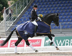Susan Pape and San Remo win bronze at the 2006 World Young Horse Championships :: Photo © Astrid Appels