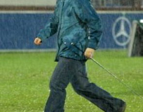 Nadine Capellmann's groom Sabine Domhöver flees from the rain