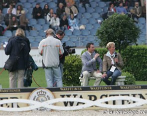 Much media coverage at the World Equestrian Games. Between test breaks, German television does constant interviews and reviews the rides with the riders. Here you see Heike Kemmer