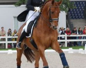 Heike Kemmer warming up Bonaparte