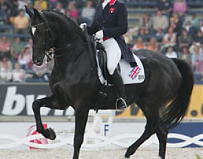 Sandy Phillips-Phlueger and Lara at the 2006 World Equestrian Games :: Photo © Astrid Appels