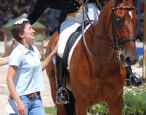 Isabell Werth gives groom Anna Kleniuk a pat while leaving the ring with Satchmo as 2007 Aachen Grand Champions :: Photo © Barbara Schnell