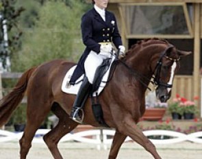 Ellen Schulten-Baumer and Donatha S at the 2007 European Championships :: Photo © Dirk Caremans