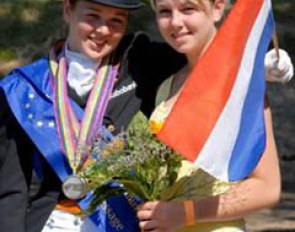 European Junior Kur Champion Chantal van Lanen with her sister Michelle, who won team gold as well :: Photo © Barbara Schnell