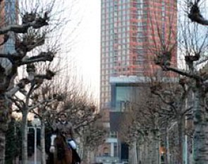 An unusual sight at the foot of the Frankfurt fairground tower, which is a distinct part of the "Mainhattan" skyline
