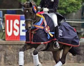 Kassie Barteau wins the 2007 U.S. Young Riders Championships in Gladstone :: Photo © Phelpsphotos.com