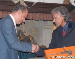 Frank Henning used the opportunity to celebrate his birthday as well. Here he receives a present from Michael Klimke