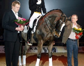 Esben Möller and Andreas Helgstrand at Cavan's retirement at the 2007 Danish Stalion Licensing :: Photo © Ridehesten.com