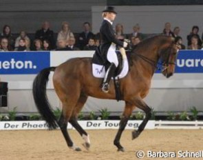 Isabell Werth and Apache OLD at the 2007 CDN Munster :: Photo © Barbara Schnell