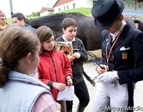 Beatriz signing autographs for the fans