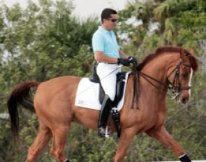 Dr. Cesar Parra on his new Grand Prix horse Ecu :: Photo © Astrid Appels for www.phelpsphotos.com