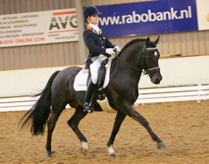 Maria van den Dungen and Pan Tau B win the 2007 Dutch Indoor Pony Championship :: Photo © Leanjo de Koster