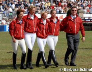 The 2008 German Olympic Team: Monica Theodorescu, Heike Kemmer, Nadine Capellmann, Isabell Werth and team trainer Holger Schmezer