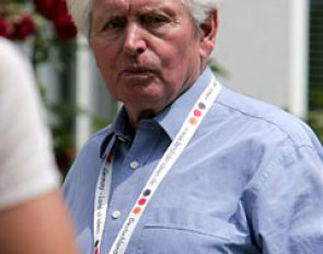 88-year old Georg Wahl visits the 2008 CDIO Aachen. For many years, Wahl was the Oberbereiter of the Spanish Riding School and he is the trainer of Christine Stuckelberger