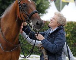 Madeleine Winter-Schulze holding her own Hanoverian gelding Satchmo