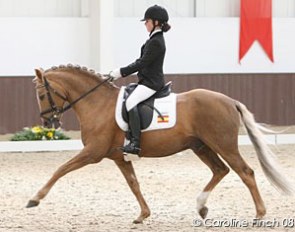 Alexandra Barbançon on Domino Dancing