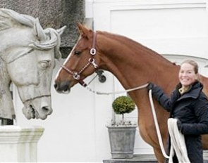 Astrid Gemal with Charmeur :: Photo © Ridehesten.com