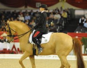 Valentina Truppa on Chablis. Nice pair but what happened to the stirrups (too long?)