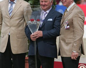 Show organizer Ullrich Kasselmann gets honoured for his hospitality