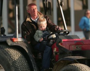 Ulf Möller Junior assists with the drag
