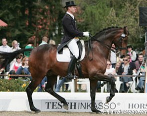 Australian Olympic hopeful Brett Parberry on Victory Salute. The horse has a superb piaffe and passage but is too stressed to come to a good performance. Tension from his mouth to his tail needs to be fixed first to get high marks.