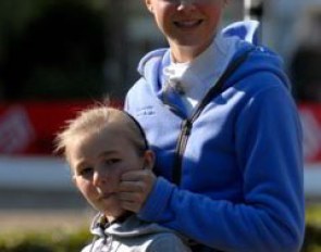 Sanneke and younger sister Semmieke watch a few ride