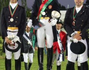 Maria Caetano, flanked by Gonçalo Carvalho and Jorge Pereira at the 2008 Portuguese Championships :: Photo © Aurelio Grilo