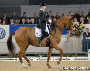 Hubertus Schmidt on Wansuela Suerte. The pair should have got a 2 for their "extended" walk, but their piaffes were the best of the whole Grand Prix