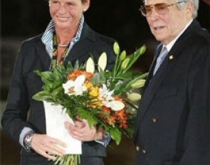 Ulla Salzgeber wins the 2008 Otto Lorke Prize and gets congratulated by Klaus Rheinberger