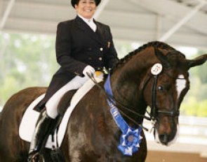 Shelly Francis and Dominion in the blue :: Photo © Mary Phelps