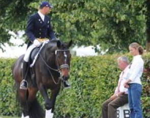 Steffen Peters talking to Johann Hinnemann and his wife Shannon