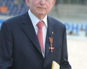 Dr. Uwe Schulten-Baumer was awarded the Bundesverdienstkreuz, Germany's highest state medal, in Aachen