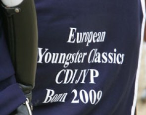 The blanket winners received as prize at the 2009 CDI-PJYR Bonn :: Photos © Astrid Appels