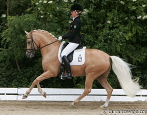 Kienbaum on the gorgeous Donnertraum. The pony was naughty and gave his rider a very hard time. The trot did not come to expression and was incredibly short and flat, but Florine did a great job by not giving up and finishing her ride!
