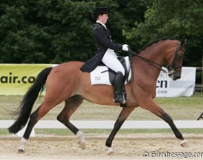 There were only two Dutch young riders in Bonn. This is Dindi van den Brink on Planet Dolibra V