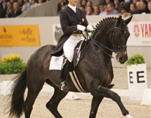 German based American Catherine Haddad on Cadillac (by Solos Carex) :: Photo © Astrid Appels