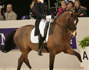 Stephanie Peters on Jeff (by Jet Set). Peters was one of two riders who forget to execute the rein back. This movement has been inserted in the new Grand Prix test, which became effective in January 2009.