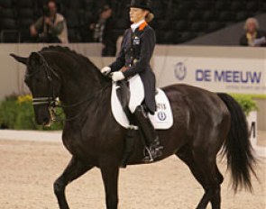 Marlies van Baalen took over the ride on Ojay (by Jazz) from her mother Coby. The black gelding showed a wonderful final passage on the centerline but lacked some loosness in the body.