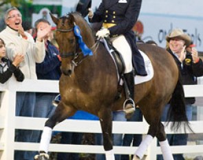 Dr. Cesar Parra and Lori Washton's Olympia (by Jazz) conquered 2009 Dressage at Devon